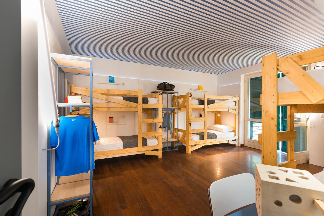 Etagenbett im gemischten Schlafsaal
